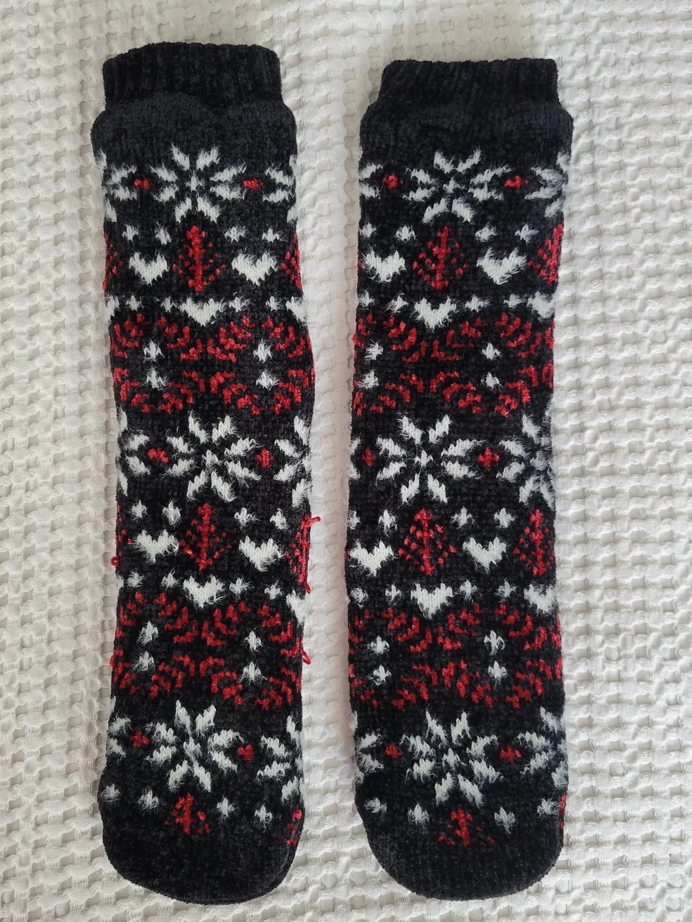 Muk Luks Black, Red & White Fair Isle Knit Socks
